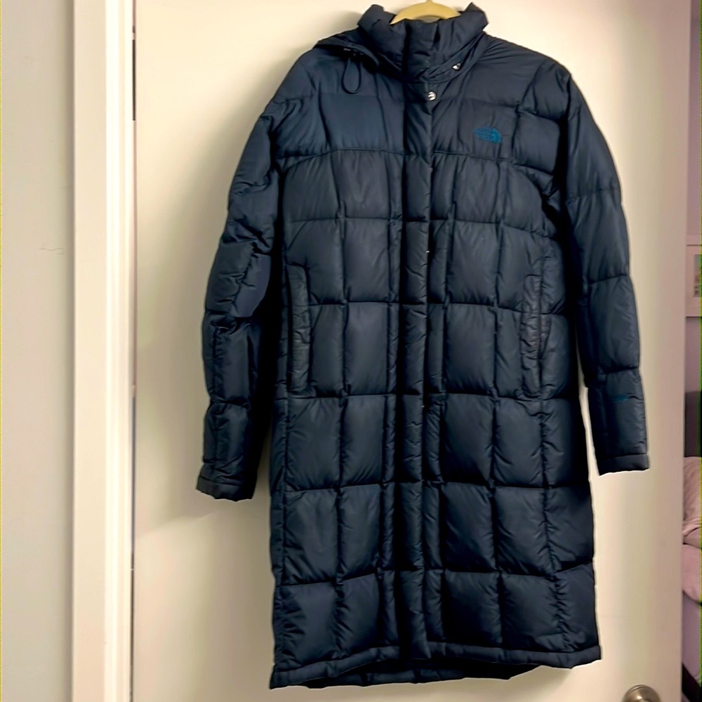 North Face Women’s long puffy winter coat with hood